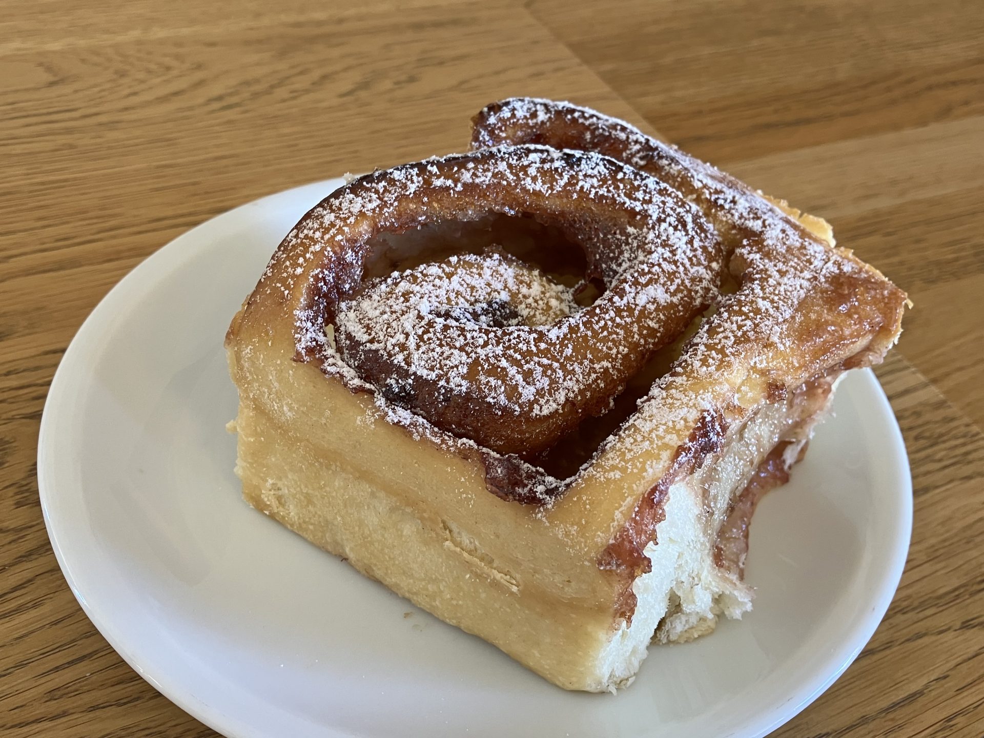 Zwetschgenschnecke auf Teller