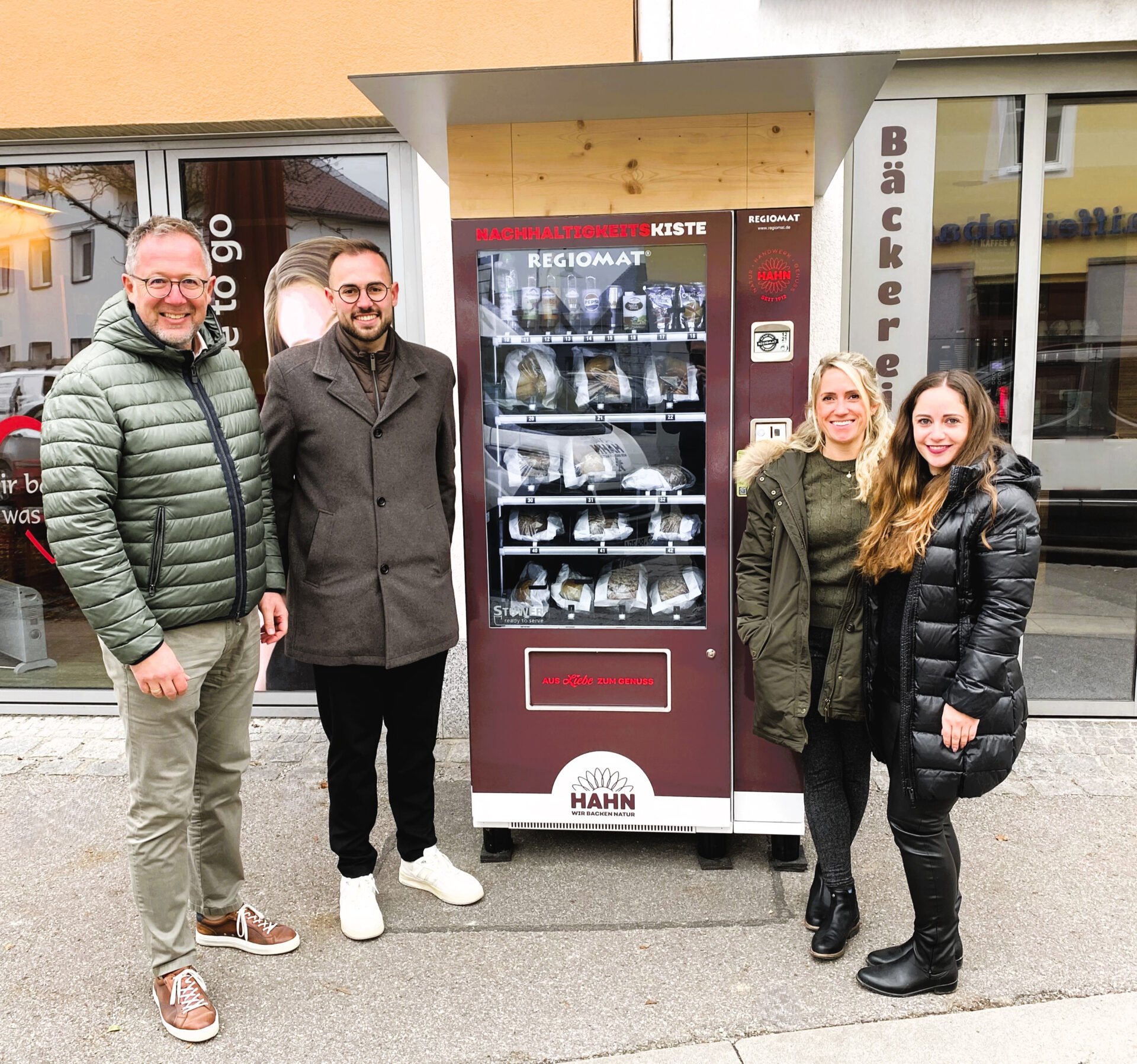 In Mallersdorf-Pfaffenberg wurde ein Verkaufsautomat der Bäckerei Hahn aufgestellt.